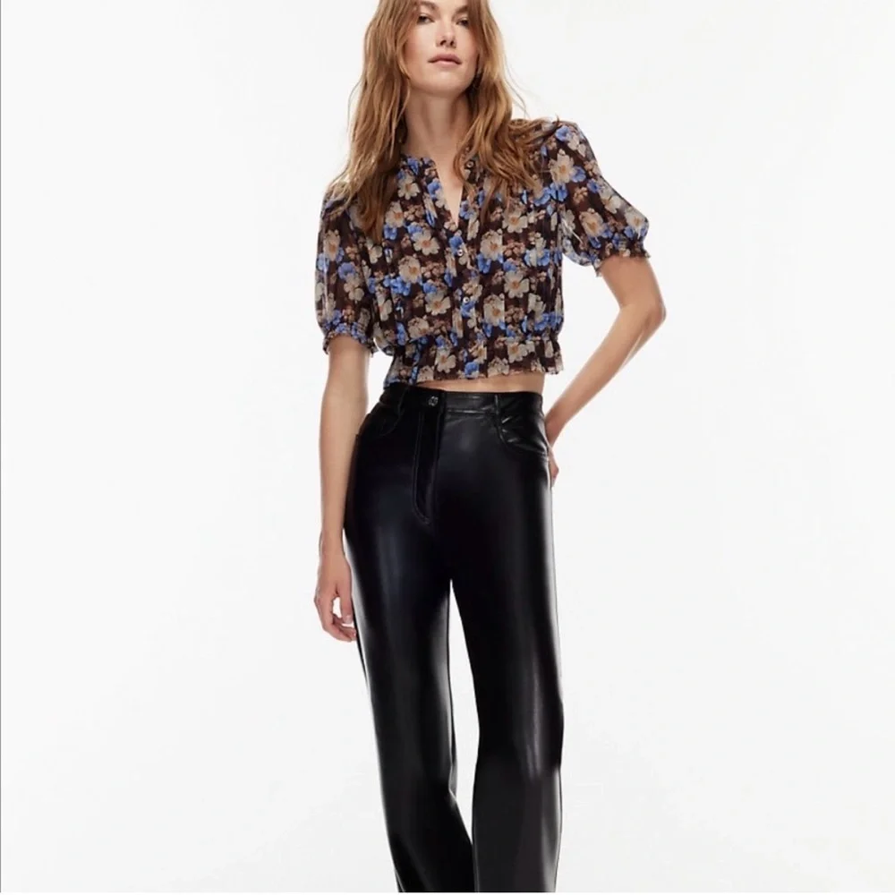 {NOT FOR SALE} ⛔️ NWT Aritzia The Melina Vegan Leather Pant Short Black Size 8